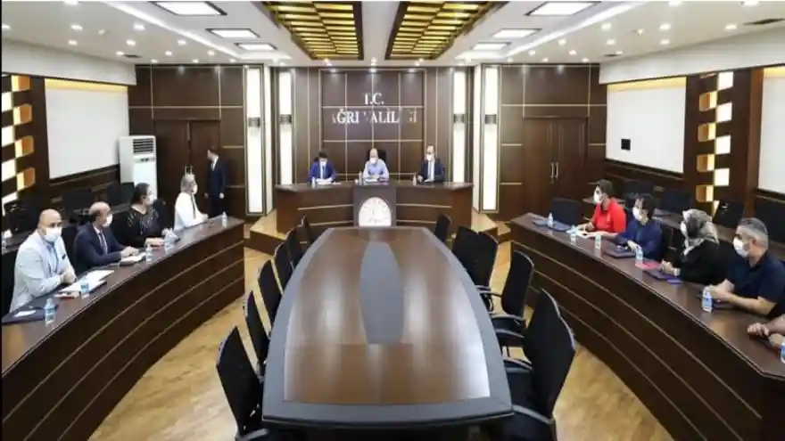 Vali Varol'un Başkanlığında Covid-19 Değerlendirme Toplantısı Düzenlendi