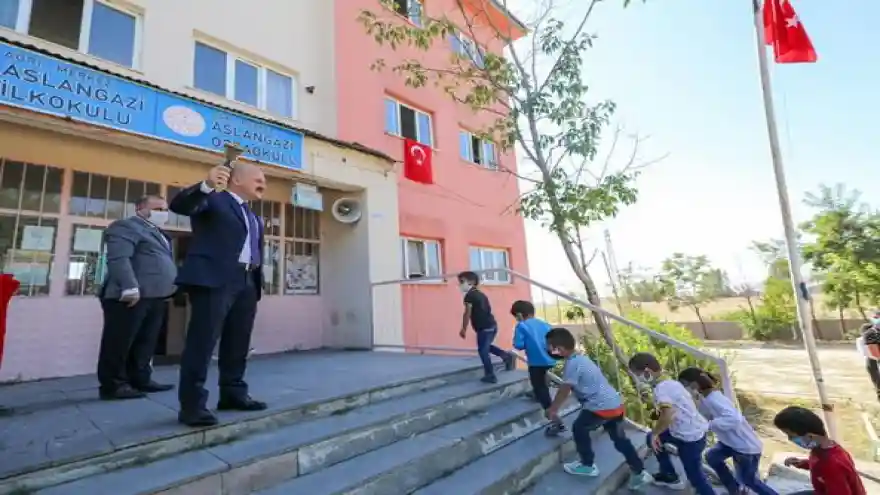 Vali Varol, İlk Ders Zilini Çaldı