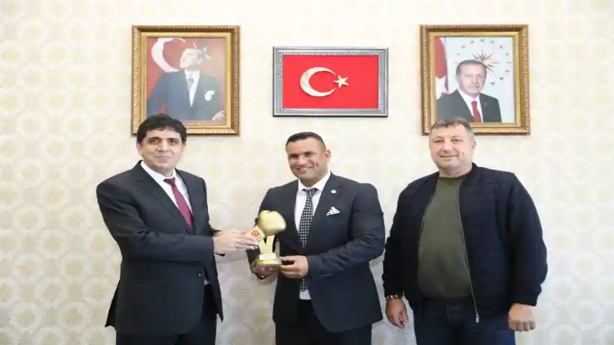 Milli Boksör Savaş Kaya’dan Rektör Alma’ya Ziyaret