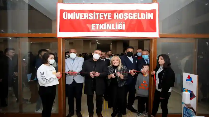 Ağrı İbrahim Çeçen Üniversitesi Öğrencileri Hoş Geldin Etkinliğinde Gönüllerince Eğlendi