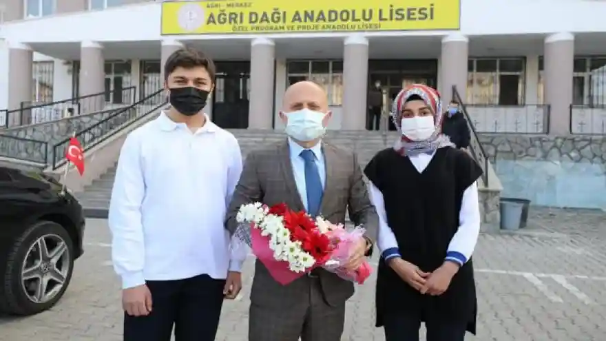 Vali Varol, Ağrı Dağı Anadolu Lisesini Ziyaret Etti