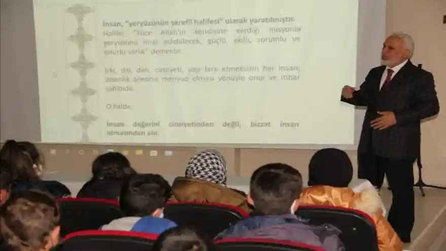 MÜFTÜ TOPÇU: ŞİDDET CEHALETTİR VE İNSAN ONURUYLA BAĞDAŞMAZ
