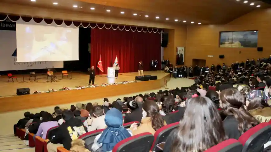 AİÇÜ’de “Gençlerle Geleceğe” Semineri Düzenlendi