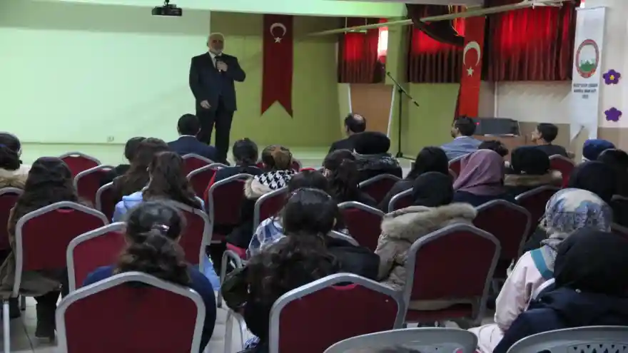 MÜFTÜ TOPÇU GENÇLERLE BİR ARAYA GELDİ