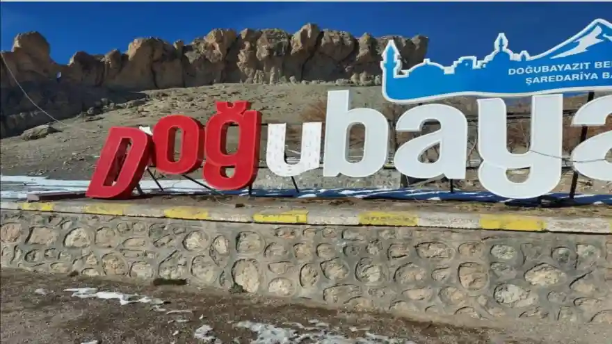 Barbarlar Doğubayazıt Tabelasına Zarar Verdi