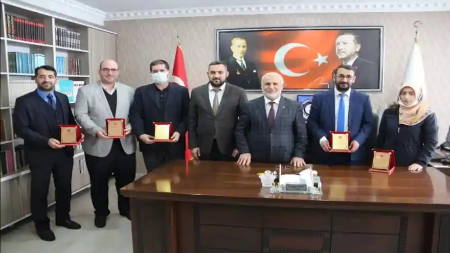 UZMAN DİN GÖREVLİLERİNE PLAKET VERİLDİ 