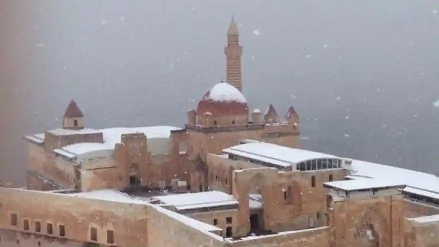 Doğubayazıt'ta Kar ve Tipi