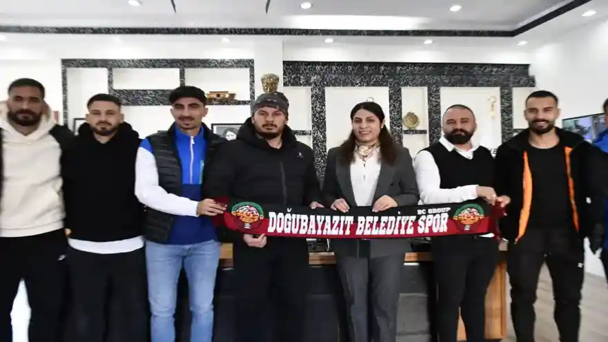 Belediye Spor'a Yeni Transfer olan futbolcular Başkan Acar'ı Ziyaret etti