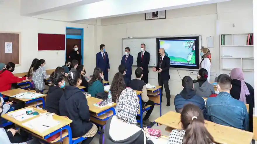 Vali Varol, Eğitim Öğretim Yılının Yeni Döneminde Öğrencileri Ziyaret Etti