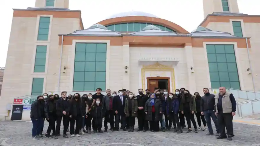 MEV Anadolu Lisesi Öğrencilerinden Iğdır Üniversitesine Ziyaret