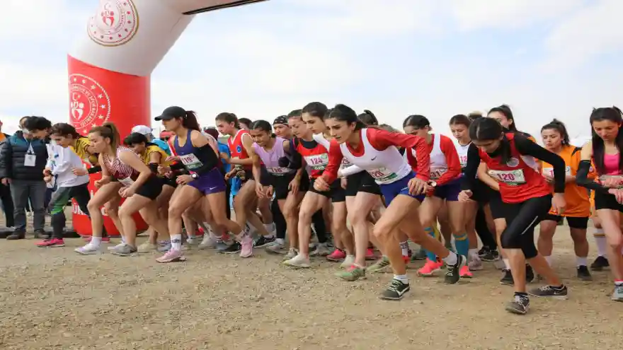 AİÇÜ’lü Atlet GÖNEN, Dünya Şampiyonası’nda Ülkemizi Temsil Edecek