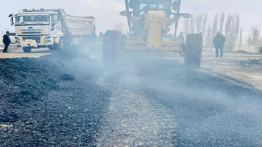 Kış Şartlarından Dolayı Bozulan Yollar Onarılıyor
