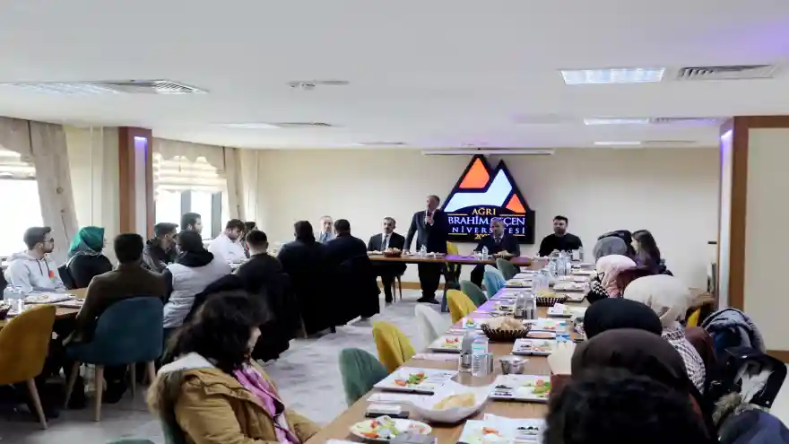 Rektör Prof. Dr. KARABULUT, Öğrenci Kulüp Temsilcileri ile Bir Araya Geldi