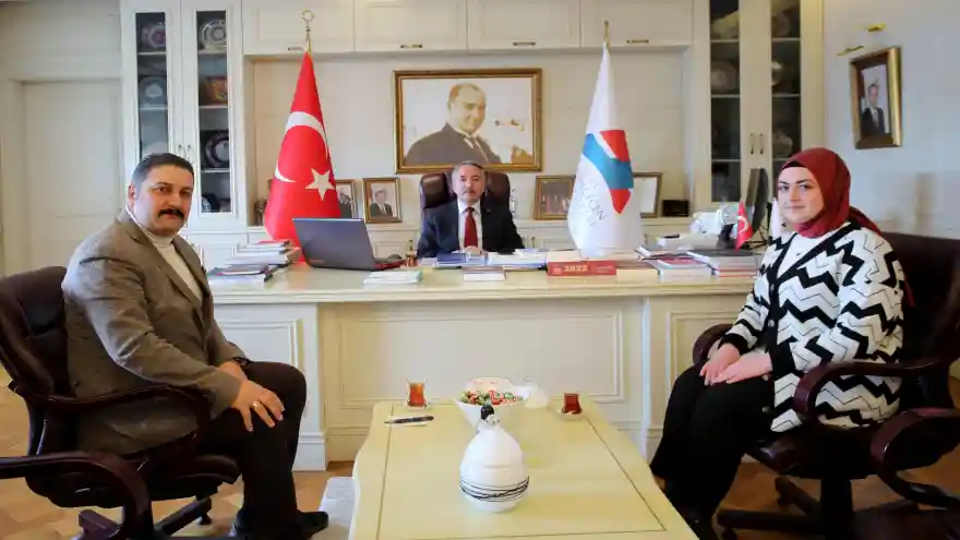 Rektör Prof. Dr. KARABULUT, Başarılı Öğrenciyi Kutladı