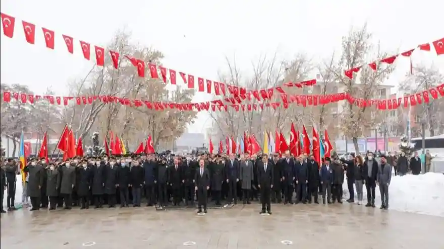 Vali Varol, 18 Mart Çanakkale Zaferi Dolayısıyla Atatürk Anıtı’na Çelenk Sundu