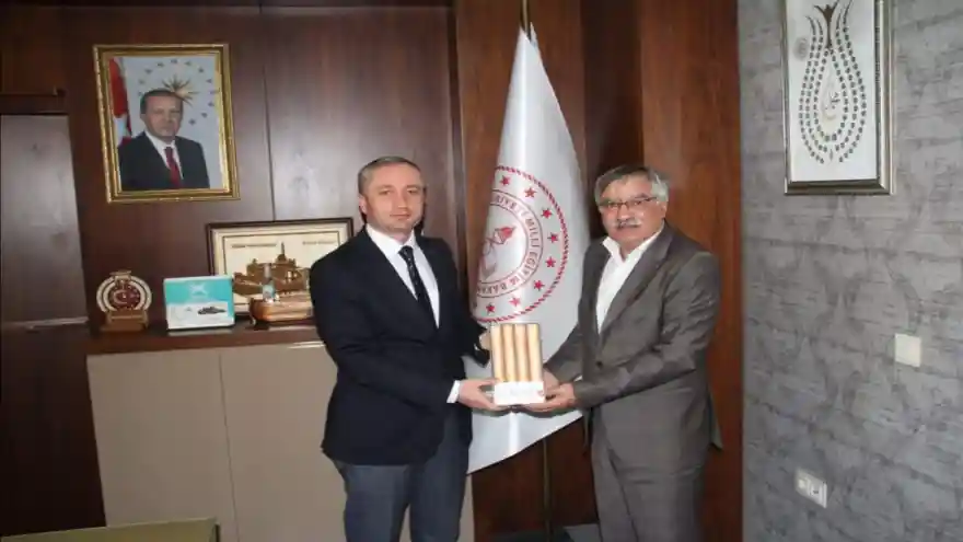 EĞİTİM BİR-SEN GENEL SEKRETERİ SELVİ, MİLLİ EĞİTİM MÜDÜRÜ KÖKREK'İ ZİYARET ETTİ