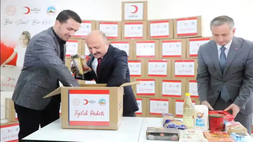 "Bir Sınıf Bir Koli" Projesi Kapsamında Hazırlanan İyilik Kolileri İhtiyaç Sahibi Ailelere Ulaşıyor