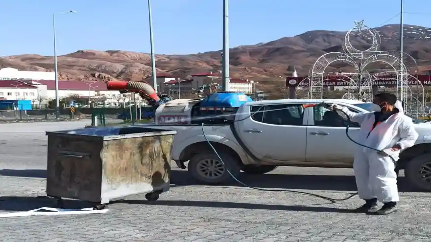 Doğubayazıt Belediyesi Şehir Genelinde İlaçlama Yapıyor