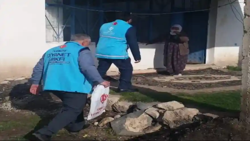 Ağrı Müftülükleri ile TDV Ağrı Şubeleri ihtiyaç sahibi ailelere yardım etmeye devam ediyor