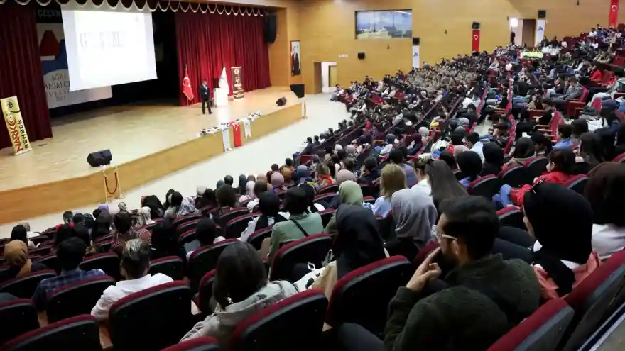 AİÇÜ’de “Uyuşturucu ile Mücadele ve Farkındalık Konferansı Gerçekleştirildi