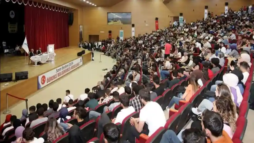 AİÇÜ Rektörü Prof. Dr. KARABULUT ve IC Holding Yönetim Kurulu Başkanı ÇEÇEN Öğrencilerle Buluştu