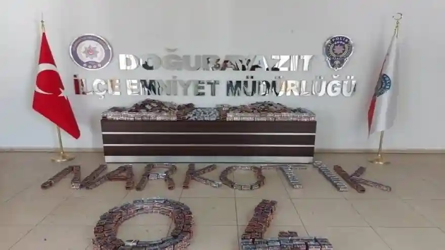 Doğubayazıt'ta 8 Bin 620 Kutu 'Sentetik Ecza' Ele Geçirildi