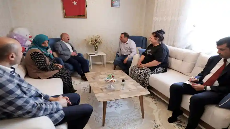 Vali Varol’dan Şehit Ailesine Ziyaret