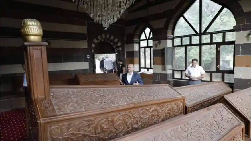 Ahmed-i Hani Türbesinde Çevre Düzenlenmesi yapılacak