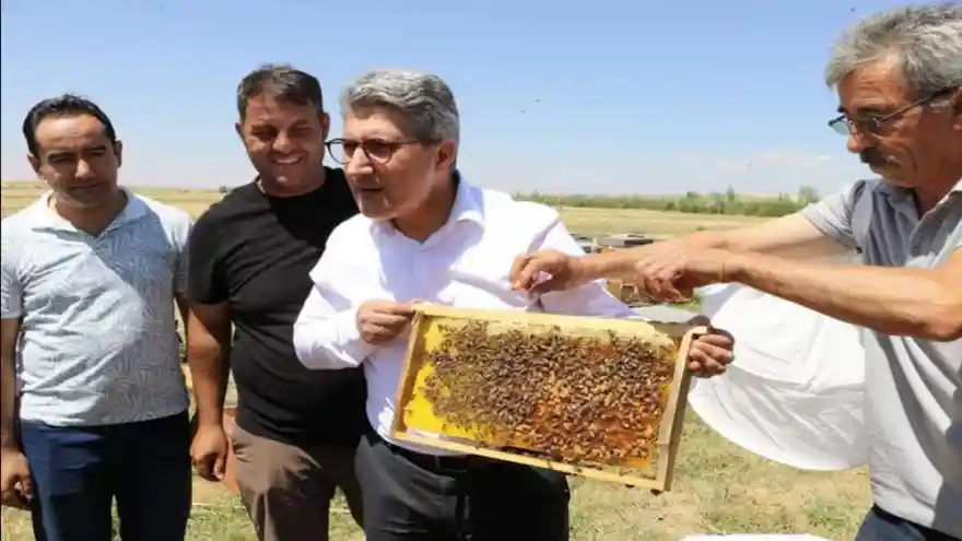 COĞRAFİ İŞARETİ ALINAN AĞRI GEVEN BALININ İLK HASADI YAPILDI