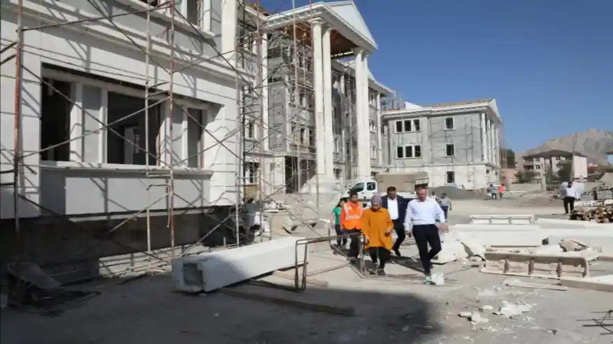 MİLLİ EĞİTİM MÜDÜRÜ KÖKREK, ÇOKTİN AİLESİ TARAFINDAN YAPIMI DEVAM EDEN OKUL İNŞAATINI İNCELEDİ