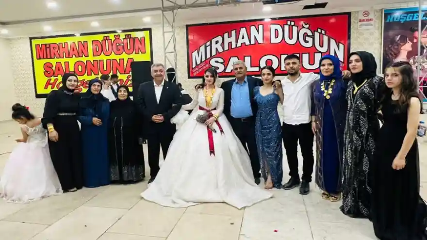 Barış ile Songül Evlendi