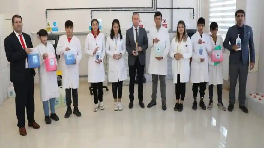 AĞRI'DAKİ OKULLARIN TEMİZLİK ÜRÜNLERİNİ LİSE ÖĞRENCİLERİ ÜRETİYOR