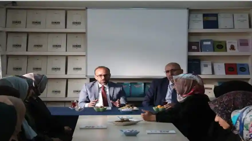 Ağrı İl Müftüsü Celal Büyük, "Oku-Yorum" etkinliğinde gençlerle bir araya geliyor