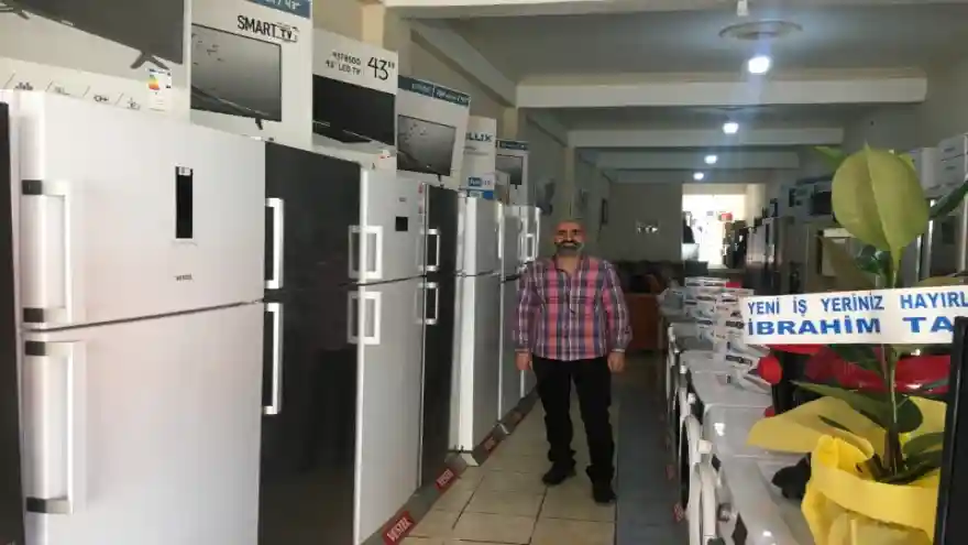 Doğubayazıt'ta Yeni Bir Mobilya Mağazası Açıldı