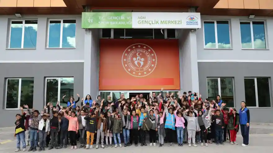 Ağrı Gençlik Merkezi, gençleri misafir etmeye devam ediyor.