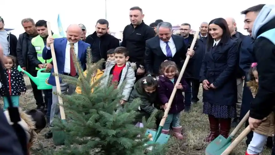 AİÇÜ’de “Türkiye Yüzyılına Nefes” Fidan Dikimi Etkinliği Gerçekleştirildi