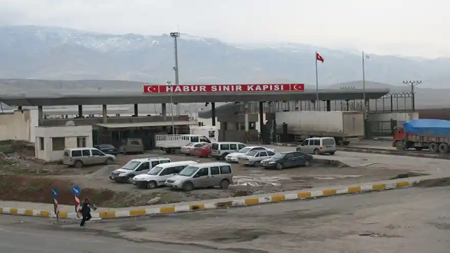 Vatandaşlar Yurt Dışından Getirdikleri ürünleri satarak geçinmeye çalışıyor