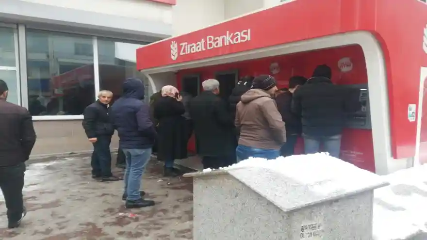 Doğubayazıt'taki ATM'ler yetersiz