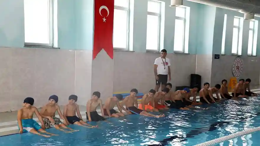 Patnos'ta Yüzme Havuzu Açıldı