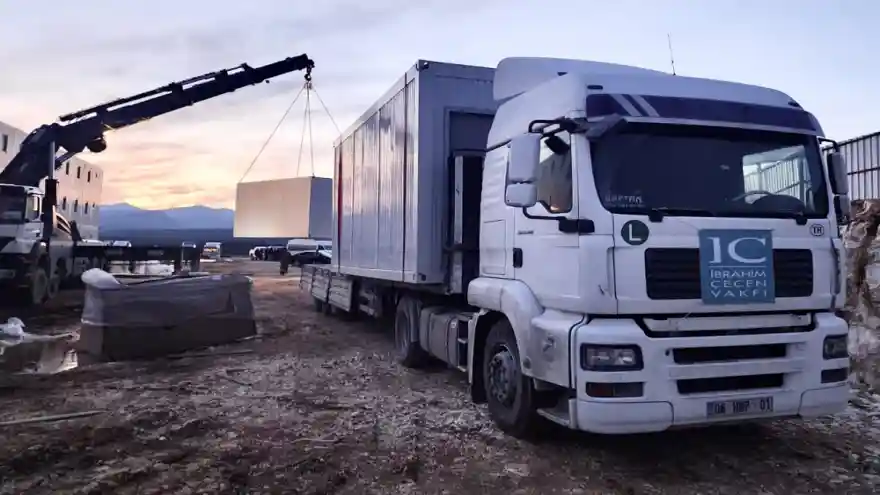 IC Holding ve IC Vakfı Afet Bölgesindeki Vatandaşlara Yardım Eli Uzattı   
