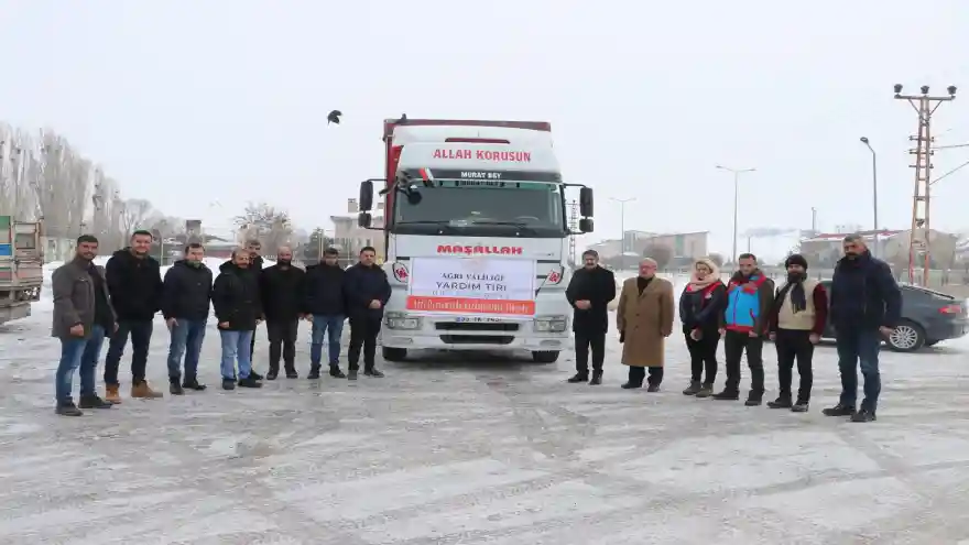 Ağrı'dan 9 tır hayvan yemi deprem bölgesine gönderildi