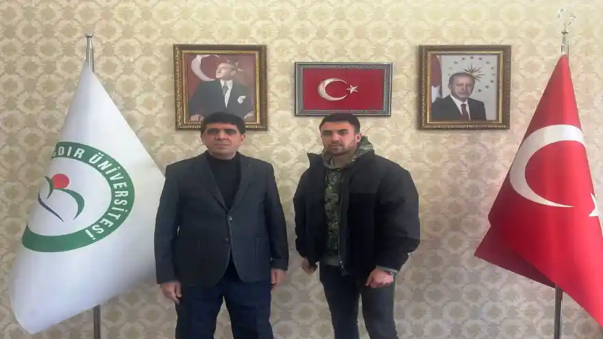 Türkiye Şampiyonu Boksör Cem Kaya, Iğdır Üniversitesi Formasıyla Yumruklarını Atacak!