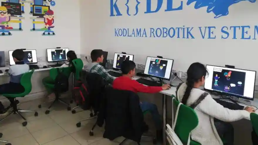 KODLAĞRI PROJESİ İLE AÇILAN KURSLARA ÖĞRENCİLER BÜYÜK İLGİ GÖSTERİYOR