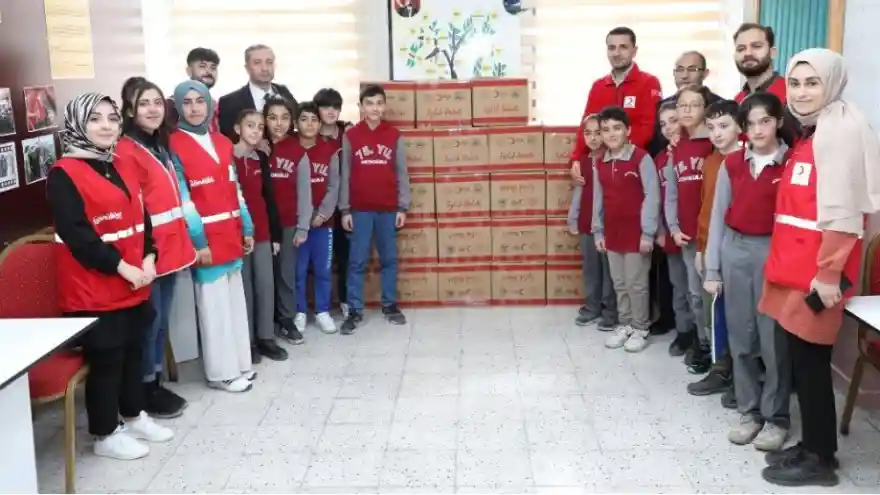 OKULLARDAN TOPLANAN YARDIMLAR KIZILAY'A TESLİM EDİLDİ