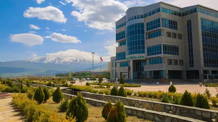  Iğdır Üniversitesi TÜBİTAK 2209-A Programında Bölgede Zirvede!