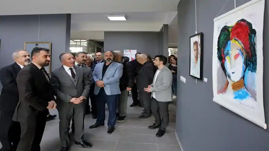 AİÇÜ’de Uluslararası Davetli Karma Sergi Açıldı