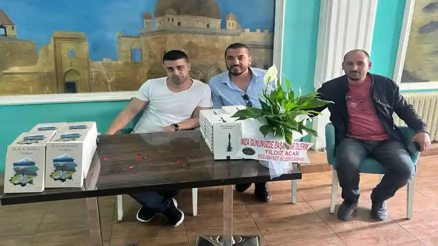 Yazar Suat Koroğlu, imza gününde hemşehrileriyle buluştu