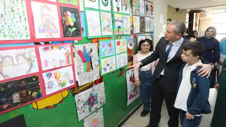 ÖZEL EĞİTİM ÖĞRENCİLERİNİN YILSONU CALIŞMALARI İLGİ ODAĞI OLDU