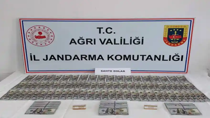 İran'dan gelen yolcu otobüsünde 28 Bin Sahte Amerikan Doları Ele Geçirildi