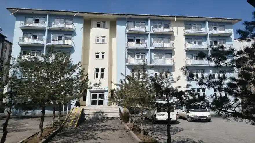 Yıkım kararı çıkmasına rağmen, Doğubayazıt Öğretmenevi hala yıkılmadı